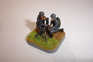 Zvesda Soviet 82-mm Mortar With Crew